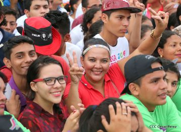 Daniel y Rosario celebran el 37 Aniversario de la Revolución Popular Sandinista