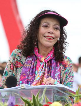 Daniel y Rosario celebran el 37 Aniversario de la Revolución Popular Sandinista