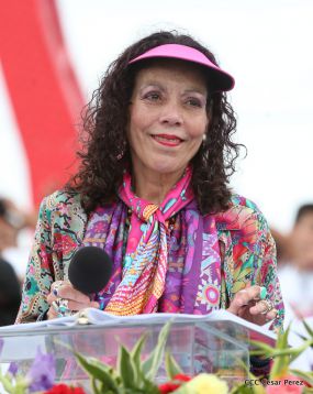 Daniel y Rosario celebran el 37 Aniversario de la Revolución Popular Sandinista