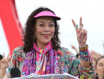 Daniel y Rosario celebran el 37 Aniversario de la Revolución Popular Sandinista