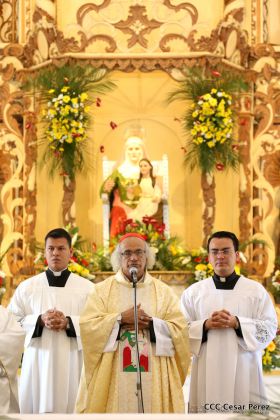 Cardenal Brenes oficia Misa en honor a Santa Ana