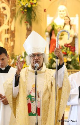 Cardenal Brenes oficia Misa en honor a Santa Ana