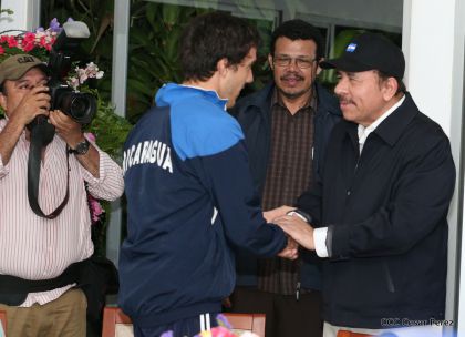 Presidente Daniel abandera a atletas nicaragüenses que participarán en Juegos Olímpicos y Paralímpicos Río 2016