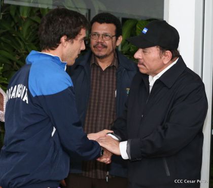 Presidente Daniel abandera a atletas nicaragüenses que participarán en Juegos Olímpicos y Paralímpicos Río 2016