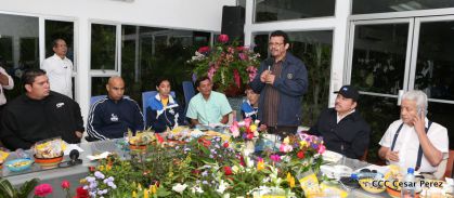 Presidente Daniel abandera a atletas nicaragüenses que participarán en Juegos Olímpicos y Paralímpicos Río 2016