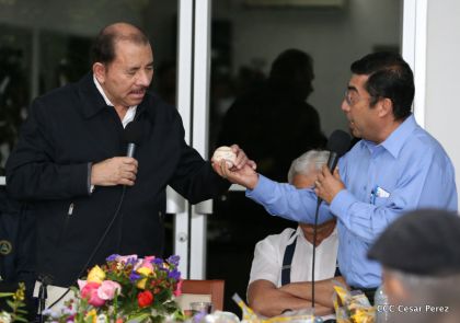 Presidente Daniel abandera a atletas nicaragüenses que participarán en Juegos Olímpicos y Paralímpicos Río 2016