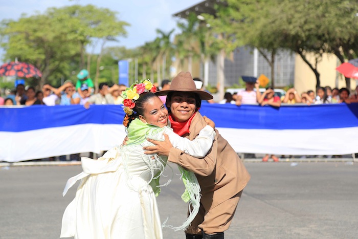 Inician Desfiles Patrios 2013