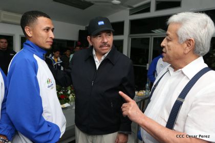 Presidente Daniel abandera a atletas nicaragüenses que participarán en Juegos Olímpicos y Paralímpicos Río 2016