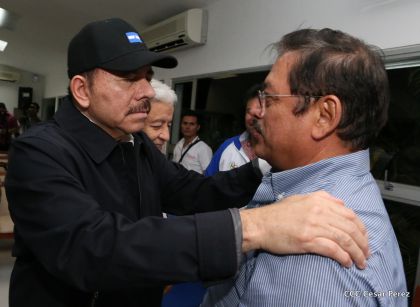 Presidente Daniel abandera a atletas nicaragüenses que participarán en Juegos Olímpicos y Paralímpicos Río 2016