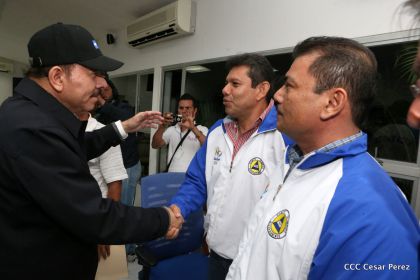 Presidente Daniel abandera a atletas nicaragüenses que participarán en Juegos Olímpicos y Paralímpicos Río 2016