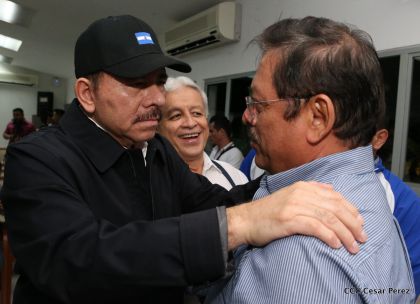 Presidente Daniel abandera a atletas nicaragüenses que participarán en Juegos Olímpicos y Paralímpicos Río 2016