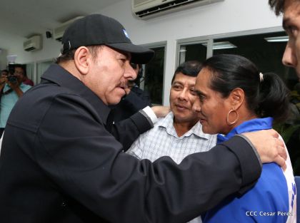 Presidente Daniel abandera a atletas nicaragüenses que participarán en Juegos Olímpicos y Paralímpicos Río 2016