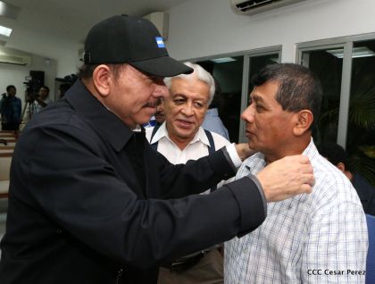 Presidente Daniel abandera a atletas nicaragüenses que participarán en Juegos Olímpicos y Paralímpicos Río 2016