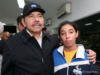 Presidente Daniel abandera a atletas nicaragüenses que participarán en Juegos Olímpicos y Paralímpicos Río 2016