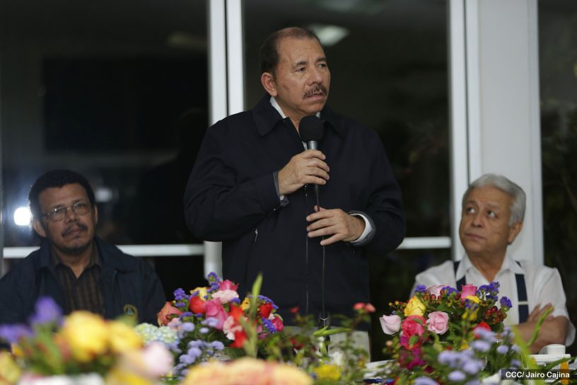 Presidente Daniel abandera a atletas nicaragüenses que participarán en Juegos Olímpicos y Paralímpicos Río 2016