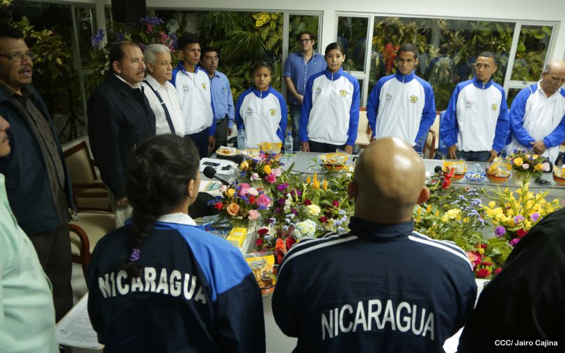Presidente Daniel abandera a atletas nicaragüenses que participarán en Juegos Olímpicos y Paralímpicos Río 2016
