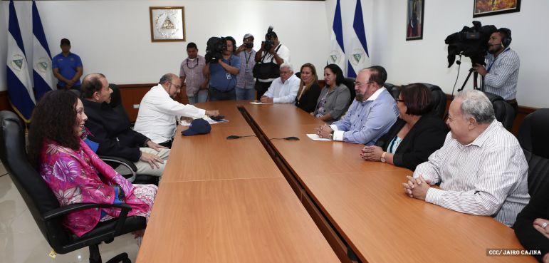 Daniel y Rosario, fórmula presidencial del Frente Sandinista y la Alianza Unida, Nicaragua Triunfa