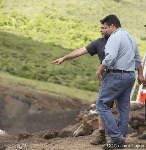 Sam Cossman y su equipo descienden a la zona cero en el Lago de Lava del Volcán Masaya