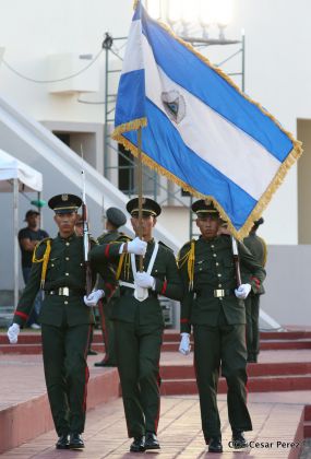 Daniel y Rosario participan del 36 Aniversario de la Fuerza Naval