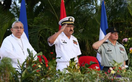Daniel y Rosario participan del 36 Aniversario de la Fuerza Naval