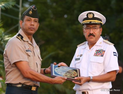 Daniel y Rosario participan del 36 Aniversario de la Fuerza Naval