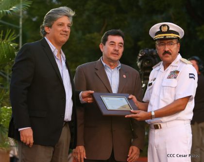 Daniel y Rosario participan del 36 Aniversario de la Fuerza Naval