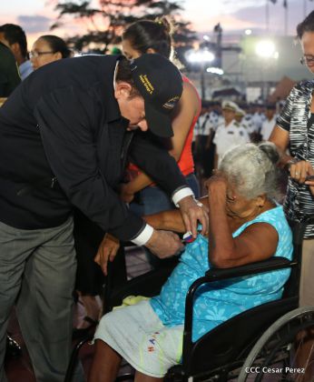 Daniel y Rosario participan del 36 Aniversario de la Fuerza Naval