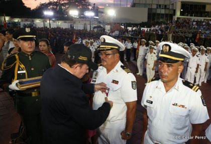 Daniel y Rosario participan del 36 Aniversario de la Fuerza Naval