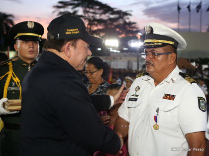Daniel y Rosario participan del 36 Aniversario de la Fuerza Naval