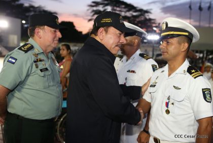 Daniel y Rosario participan del 36 Aniversario de la Fuerza Naval