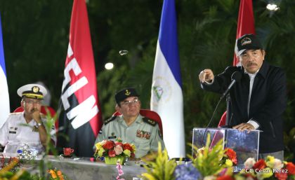 Daniel y Rosario participan del 36 Aniversario de la Fuerza Naval