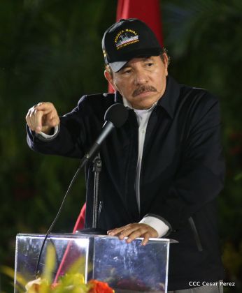 Daniel y Rosario participan del 36 Aniversario de la Fuerza Naval