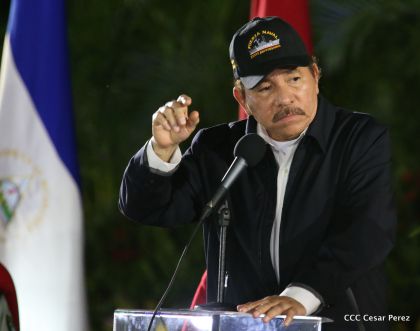 Daniel y Rosario participan del 36 Aniversario de la Fuerza Naval