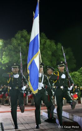 Daniel y Rosario participan del 36 Aniversario de la Fuerza Naval