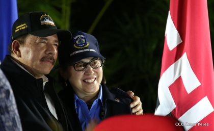 Daniel y Rosario participan del 36 Aniversario de la Fuerza Naval