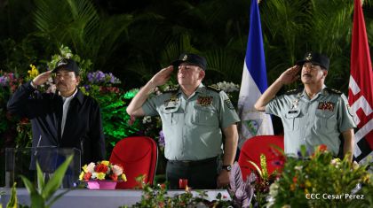 Daniel y Rosario participan del 36 Aniversario de la Fuerza Naval