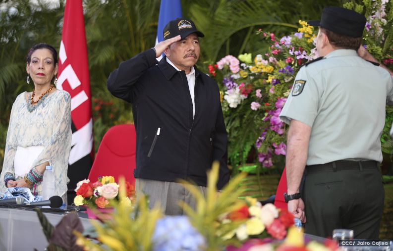 Daniel y Rosario participan del 36 Aniversario de la Fuerza Naval
