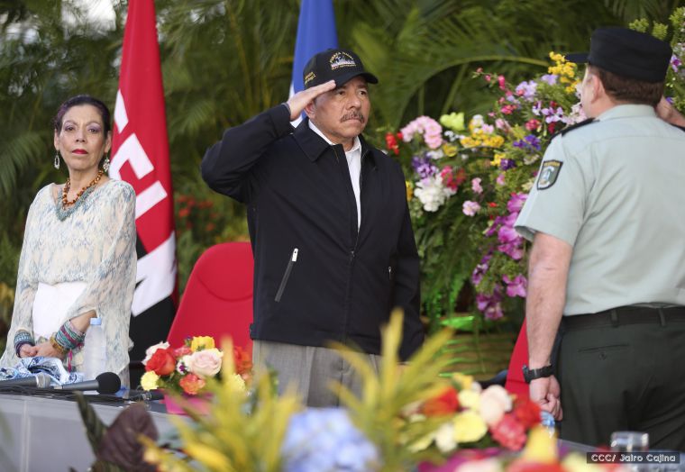 Daniel y Rosario participan del 36 Aniversario de la Fuerza Naval