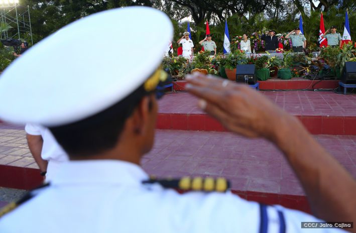 Daniel y Rosario participan del 36 Aniversario de la Fuerza Naval
