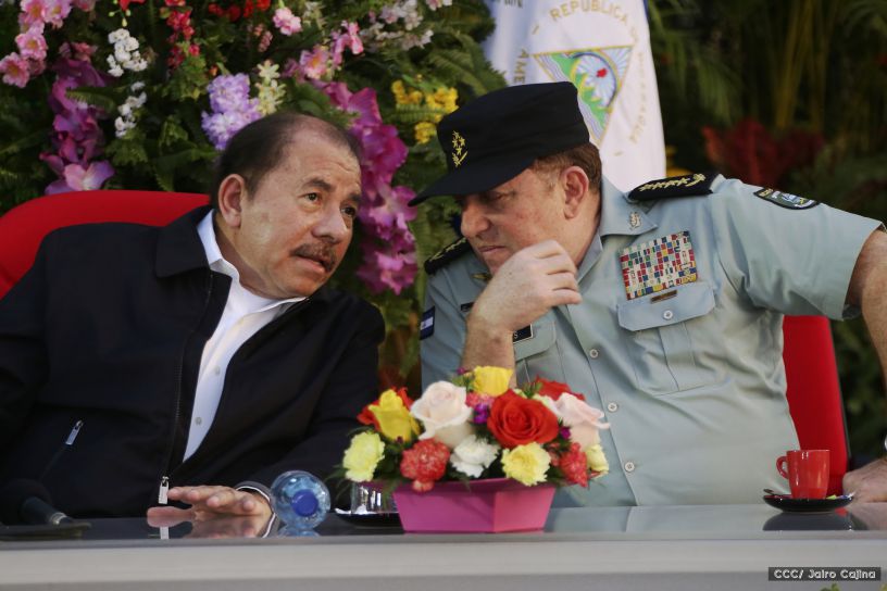 Daniel y Rosario participan del 36 Aniversario de la Fuerza Naval