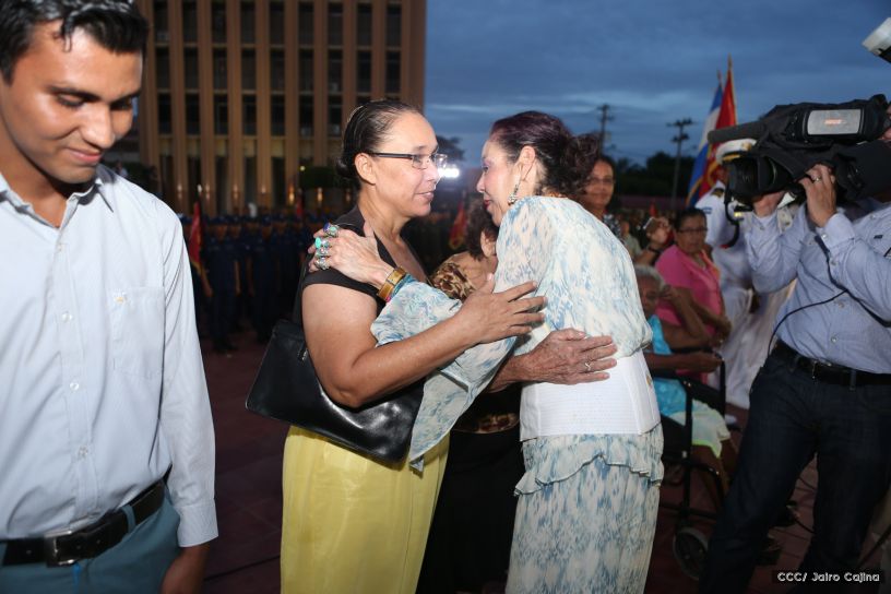 Daniel y Rosario participan del 36 Aniversario de la Fuerza Naval