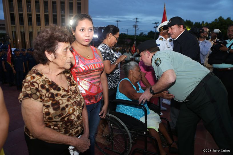 Daniel y Rosario participan del 36 Aniversario de la Fuerza Naval