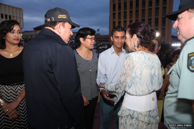 Daniel y Rosario participan del 36 Aniversario de la Fuerza Naval