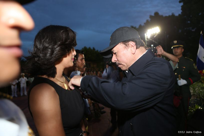 Daniel y Rosario participan del 36 Aniversario de la Fuerza Naval