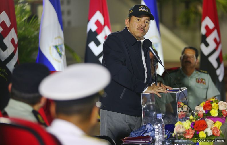 Daniel y Rosario participan del 36 Aniversario de la Fuerza Naval