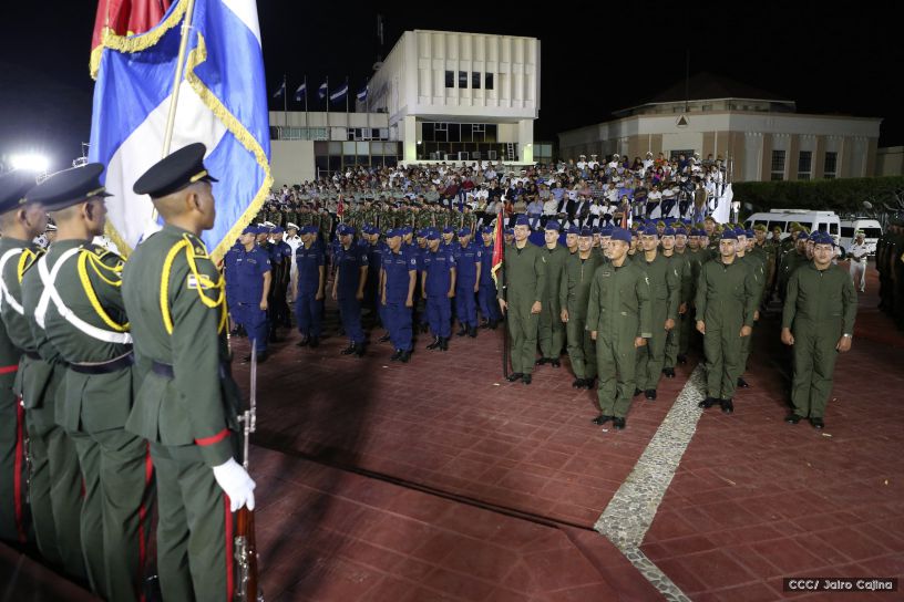 Daniel y Rosario participan del 36 Aniversario de la Fuerza Naval