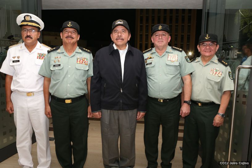 Daniel y Rosario participan del 36 Aniversario de la Fuerza Naval
