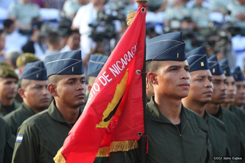 Daniel y Rosario participan del 36 Aniversario de la Fuerza Naval