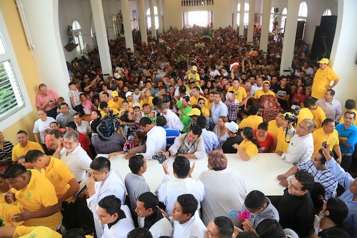 Santo Domingo baja a su peaña