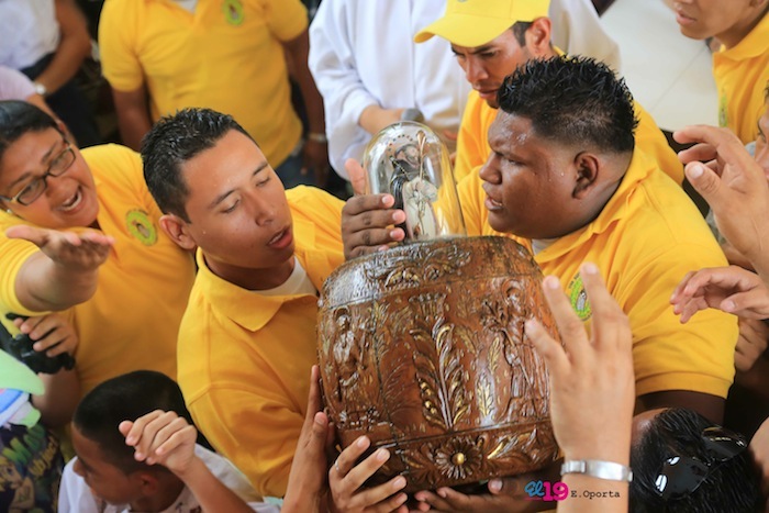 Santo Domingo baja a su peaña